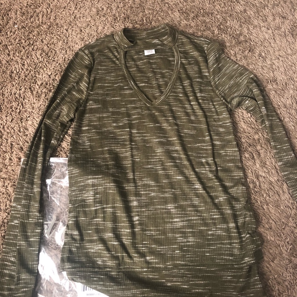 Top - Picture 2 of 2